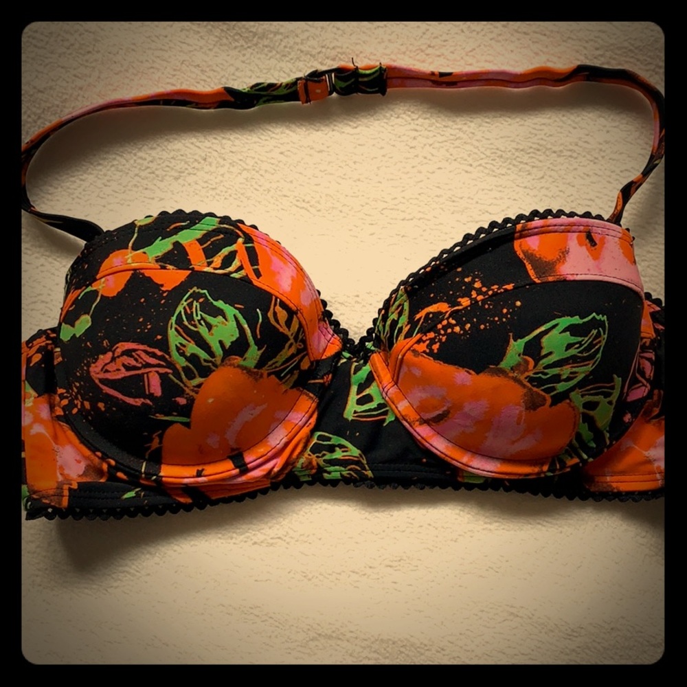 Retro bikini top size medium ( padded)